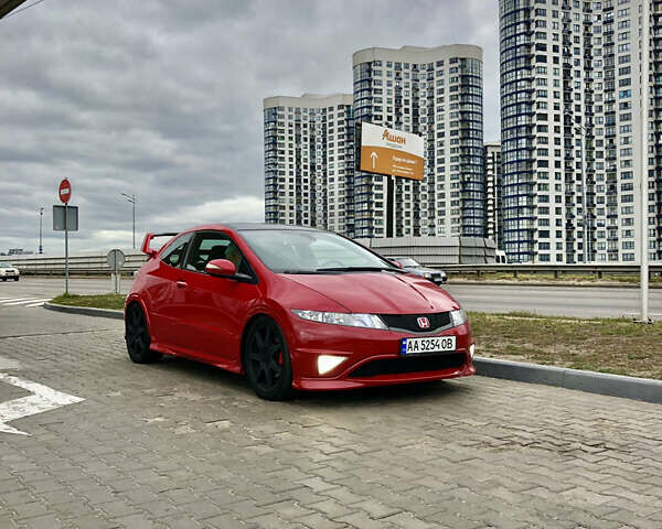 Красный Хонда Цивик, объемом двигателя 2 л и пробегом 215 тыс. км за 10500 $, фото 1 на Automoto.ua