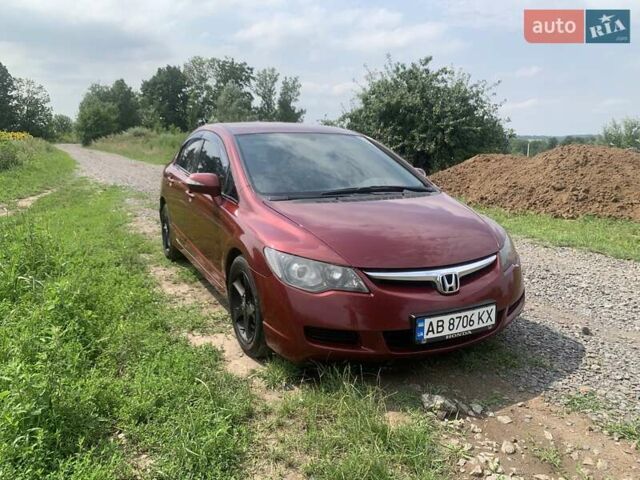 Красный Хонда Цивик, объемом двигателя 1.8 л и пробегом 315 тыс. км за 6100 $, фото 1 на Automoto.ua