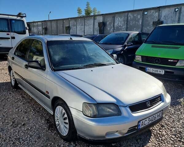 Серый Хонда Цивик, объемом двигателя 1.5 л и пробегом 239 тыс. км за 2100 $, фото 1 на Automoto.ua