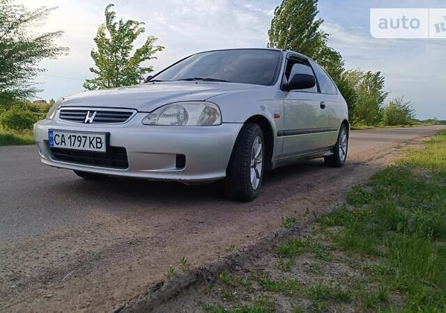 Серый Хонда Цивик, объемом двигателя 1.4 л и пробегом 280 тыс. км за 3300 $, фото 1 на Automoto.ua