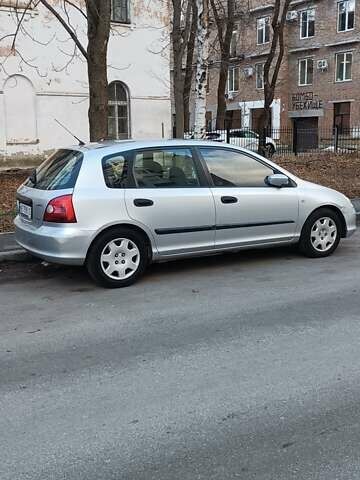 Серый Хонда Цивик, объемом двигателя 1.7 л и пробегом 231 тыс. км за 4000 $, фото 1 на Automoto.ua