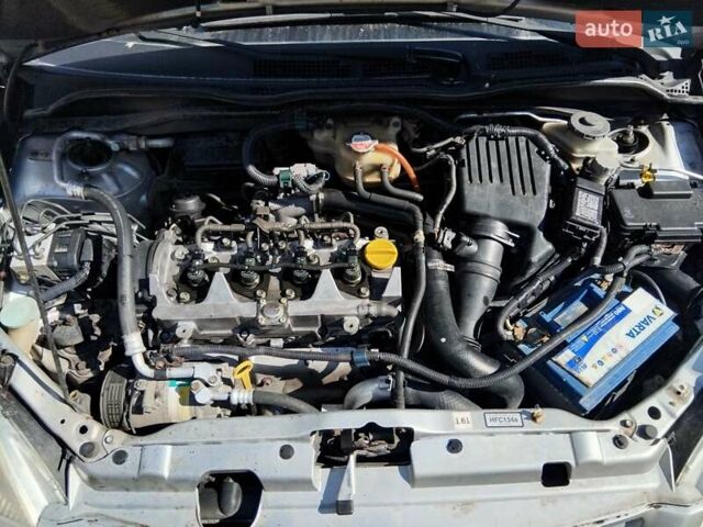 Серый Хонда Цивик, объемом двигателя 1.7 л и пробегом 270 тыс. км за 3200 $, фото 1 на Automoto.ua