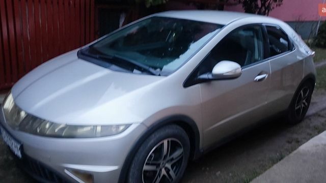 Серый Хонда Цивик, объемом двигателя 1.3 л и пробегом 65 тыс. км за 4600 $, фото 1 на Automoto.ua