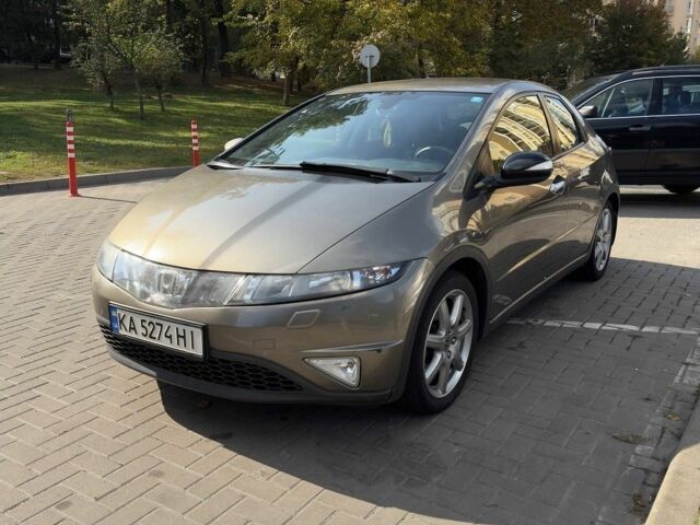 Серый Хонда Цивик, объемом двигателя 1.8 л и пробегом 210 тыс. км за 4900 $, фото 1 на Automoto.ua