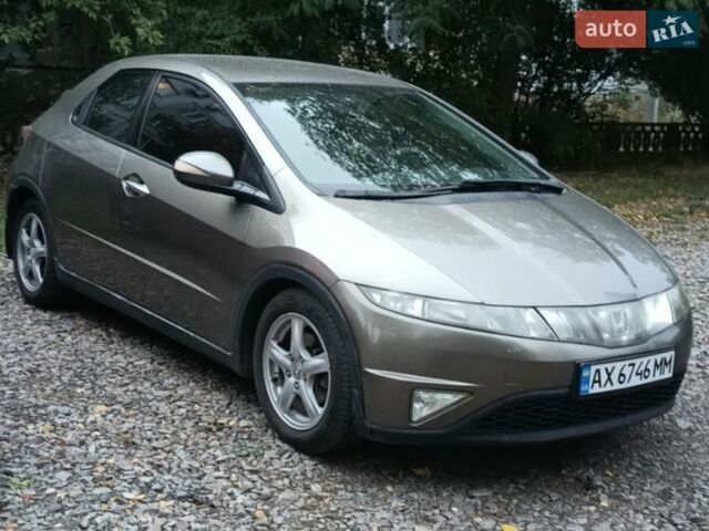 Серый Хонда Цивик, объемом двигателя 1.8 л и пробегом 265 тыс. км за 5500 $, фото 1 на Automoto.ua