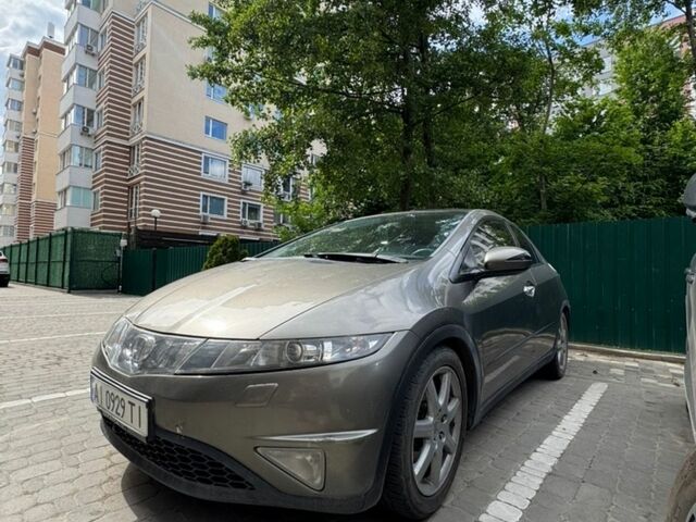 Серый Хонда Цивик, объемом двигателя 1.8 л и пробегом 379 тыс. км за 5800 $, фото 1 на Automoto.ua