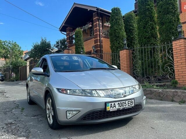 Серый Хонда Цивик, объемом двигателя 1.8 л и пробегом 141 тыс. км за 5900 $, фото 1 на Automoto.ua