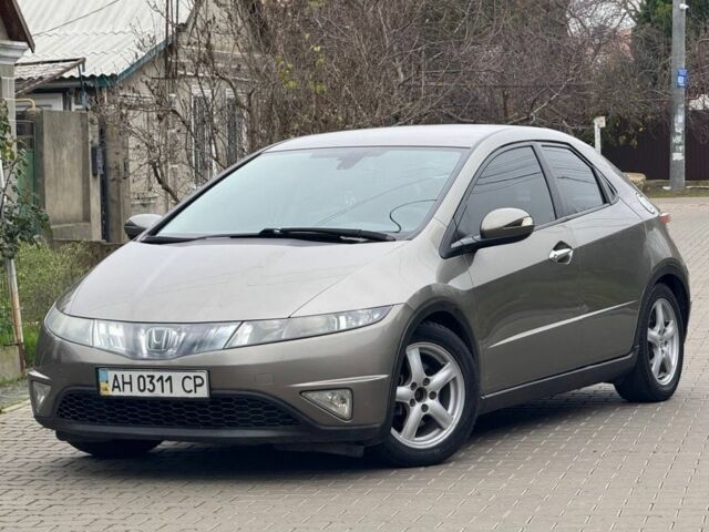 Серый Хонда Цивик, объемом двигателя 1.8 л и пробегом 250 тыс. км за 3200 $, фото 1 на Automoto.ua