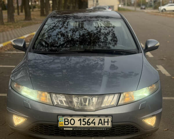 Серый Хонда Цивик, объемом двигателя 1.8 л и пробегом 306 тыс. км за 5400 $, фото 1 на Automoto.ua