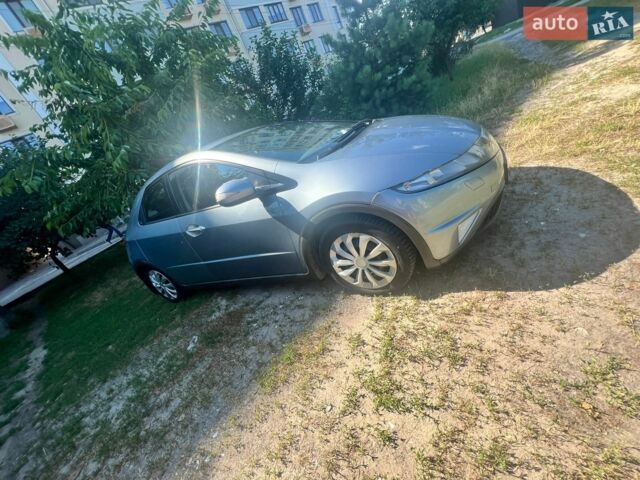 Серый Хонда Цивик, объемом двигателя 1.8 л и пробегом 242 тыс. км за 4500 $, фото 1 на Automoto.ua