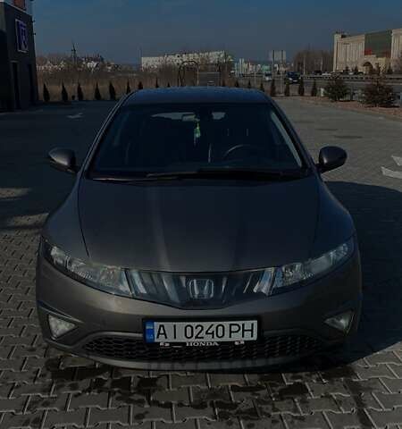 Серый Хонда Цивик, объемом двигателя 1.8 л и пробегом 323 тыс. км за 5500 $, фото 1 на Automoto.ua