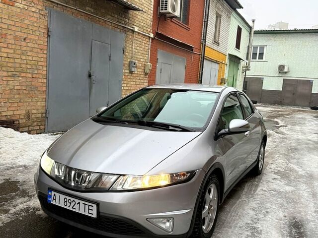 Серый Хонда Цивик, объемом двигателя 1.8 л и пробегом 250 тыс. км за 5000 $, фото 1 на Automoto.ua