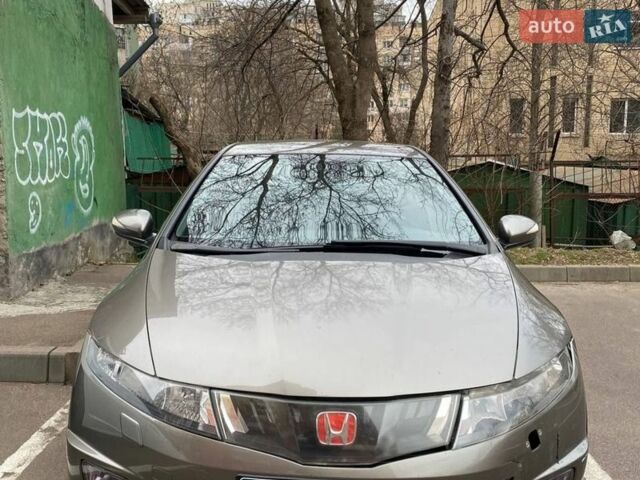 Серый Хонда Цивик, объемом двигателя 1.8 л и пробегом 220 тыс. км за 5000 $, фото 1 на Automoto.ua