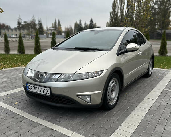 Серый Хонда Цивик, объемом двигателя 1.8 л и пробегом 217 тыс. км за 6200 $, фото 1 на Automoto.ua