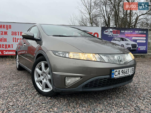 Серый Хонда Цивик, объемом двигателя 1.8 л и пробегом 195 тыс. км за 5800 $, фото 1 на Automoto.ua