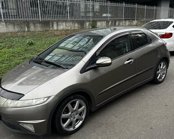 Серый Хонда Цивик, объемом двигателя 1.8 л и пробегом 236 тыс. км за 6450 $, фото 1 на Automoto.ua