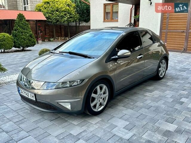 Серый Хонда Цивик, объемом двигателя 1.8 л и пробегом 200 тыс. км за 5700 $, фото 1 на Automoto.ua