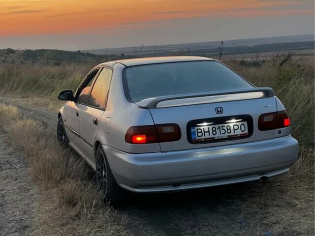 Серый Хонда Цивик, объемом двигателя 1.5 л и пробегом 374 тыс. км за 2500 $, фото 1 на Automoto.ua