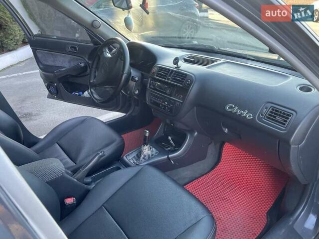 Серый Хонда Цивик, объемом двигателя 1.6 л и пробегом 1000 тыс. км за 2900 $, фото 1 на Automoto.ua