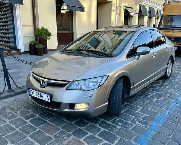 Серый Хонда Цивик, объемом двигателя 1.8 л и пробегом 300 тыс. км за 5400 $, фото 1 на Automoto.ua