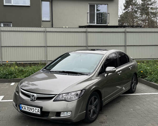 Серый Хонда Цивик, объемом двигателя 1.8 л и пробегом 259 тыс. км за 6600 $, фото 1 на Automoto.ua