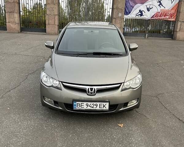 Серый Хонда Цивик, объемом двигателя 1.8 л и пробегом 289 тыс. км за 6200 $, фото 1 на Automoto.ua