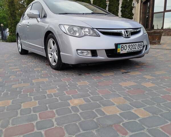 Серый Хонда Цивик, объемом двигателя 1.8 л и пробегом 130 тыс. км за 6500 $, фото 1 на Automoto.ua