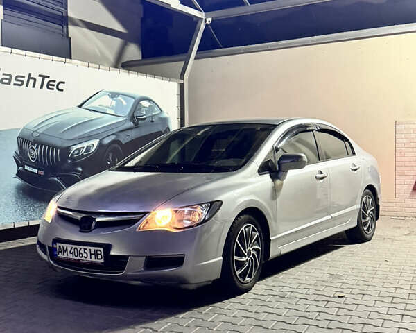 Серый Хонда Цивик, объемом двигателя 1.8 л и пробегом 316 тыс. км за 5750 $, фото 1 на Automoto.ua