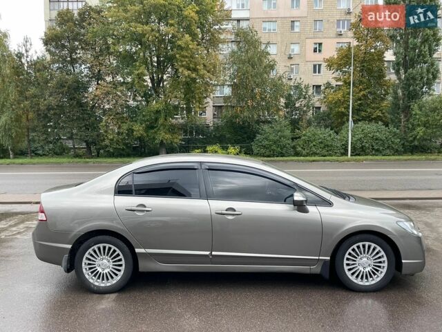 Серый Хонда Цивик, объемом двигателя 1.8 л и пробегом 214 тыс. км за 5500 $, фото 1 на Automoto.ua
