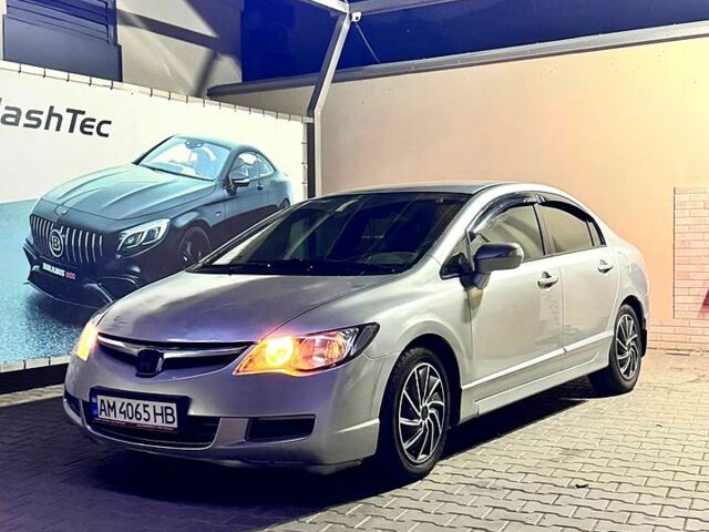 Серый Хонда Цивик, объемом двигателя 1.8 л и пробегом 316 тыс. км за 6200 $, фото 1 на Automoto.ua