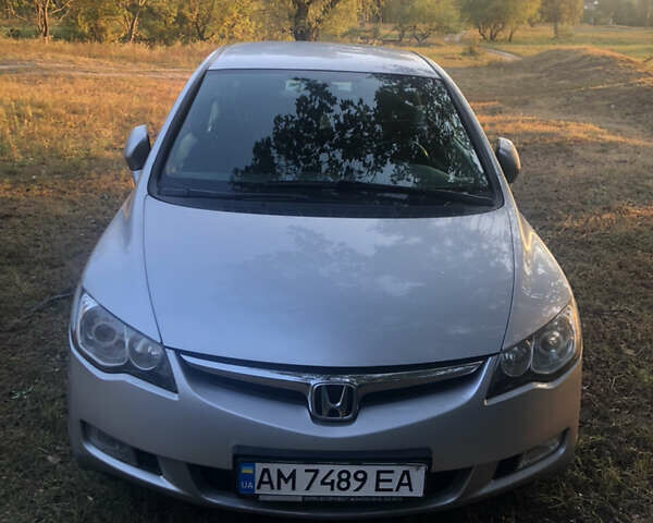 Серый Хонда Цивик, объемом двигателя 1.8 л и пробегом 330 тыс. км за 6000 $, фото 1 на Automoto.ua