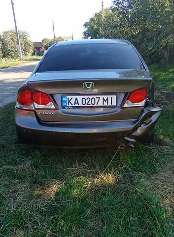 Серый Хонда Цивик, объемом двигателя 1.8 л и пробегом 180 тыс. км за 1500 $, фото 1 на Automoto.ua