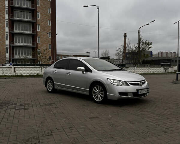 Серый Хонда Цивик, объемом двигателя 1.8 л и пробегом 250 тыс. км за 5700 $, фото 1 на Automoto.ua