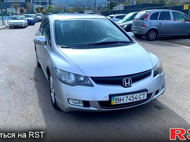 Серый Хонда Цивик, объемом двигателя 1.8 л и пробегом 18700 тыс. км за 5800 $, фото 1 на Automoto.ua