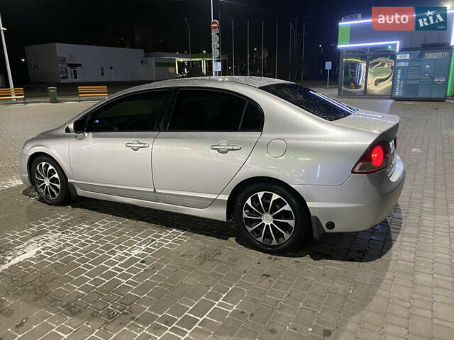 Серый Хонда Цивик, объемом двигателя 1.8 л и пробегом 200 тыс. км за 7300 $, фото 1 на Automoto.ua