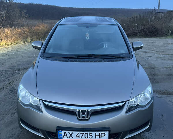 Серый Хонда Цивик, объемом двигателя 1.8 л и пробегом 232 тыс. км за 5000 $, фото 1 на Automoto.ua