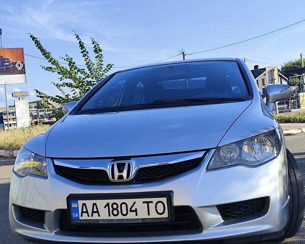Серый Хонда Цивик, объемом двигателя 1.8 л и пробегом 112 тыс. км за 9300 $, фото 1 на Automoto.ua