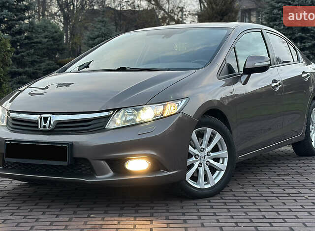 Серый Хонда Цивик, объемом двигателя 1.8 л и пробегом 226 тыс. км за 9500 $, фото 1 на Automoto.ua