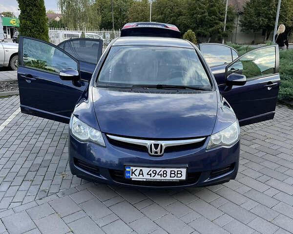 Синий Хонда Цивик, объемом двигателя 1.8 л и пробегом 275 тыс. км за 6900 $, фото 1 на Automoto.ua