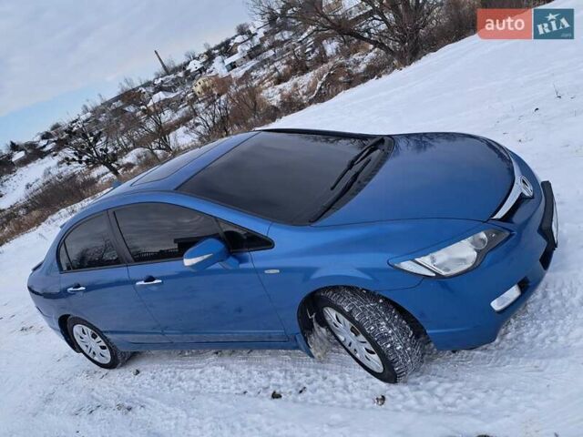Синий Хонда Цивик, объемом двигателя 1.8 л и пробегом 159 тыс. км за 6800 $, фото 1 на Automoto.ua
