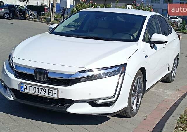 Білий Хонда Клериті, об'ємом двигуна 1.5 л та пробігом 110 тис. км за 20000 $, фото 1 на Automoto.ua