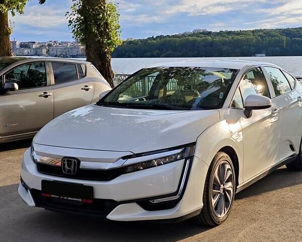 Белый Хонда Клерити, объемом двигателя 1.5 л и пробегом 72 тыс. км за 24700 $, фото 1 на Automoto.ua