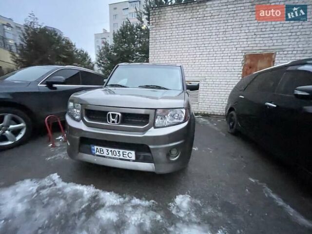 Серый Хонда Элемент, объемом двигателя 2.35 л и пробегом 128 тыс. км за 10900 $, фото 1 на Automoto.ua