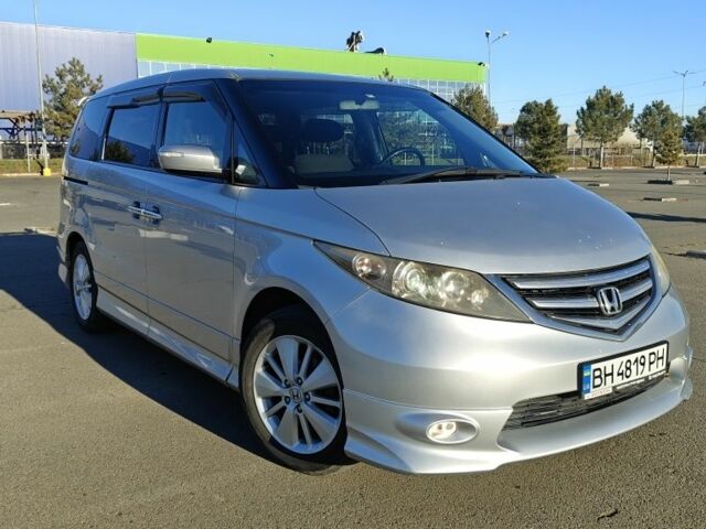 Серый Хонда Элизион, объемом двигателя 3 л и пробегом 100 тыс. км за 8800 $, фото 1 на Automoto.ua