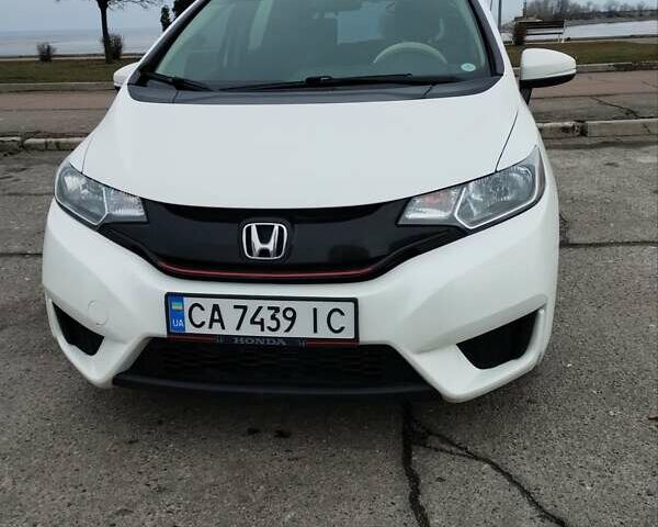 Белый Хонда ФИТ, объемом двигателя 1.5 л и пробегом 49 тыс. км за 11800 $, фото 1 на Automoto.ua