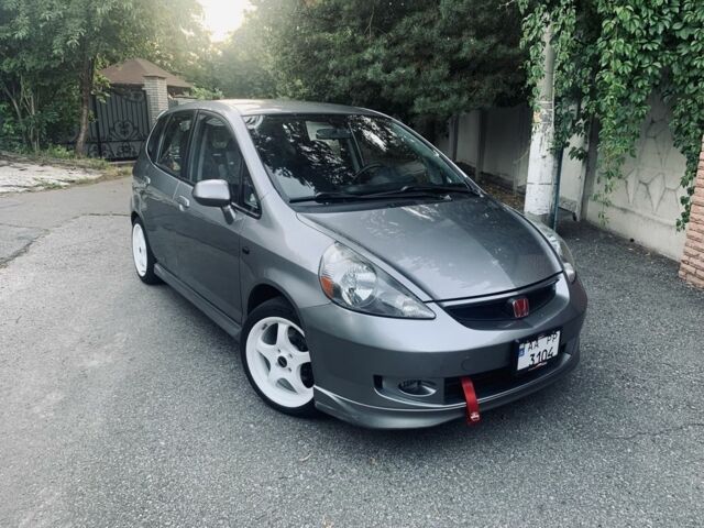 Сірий Хонда ФІТ, об'ємом двигуна 1.5 л та пробігом 128 тис. км за 6500 $, фото 1 на Automoto.ua