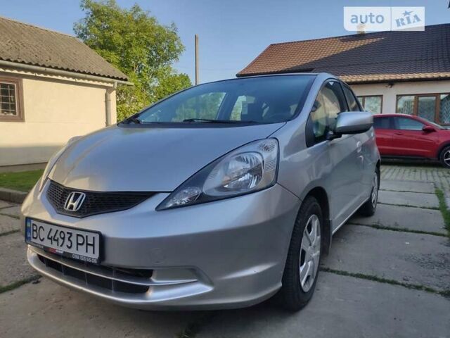 Сірий Хонда ФІТ, об'ємом двигуна 1.5 л та пробігом 79 тис. км за 7500 $, фото 1 на Automoto.ua