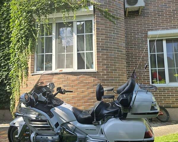 Белый Хонда GL 1800 Gold Wing, объемом двигателя 1.8 л и пробегом 69 тыс. км за 11000 $, фото 1 на Automoto.ua