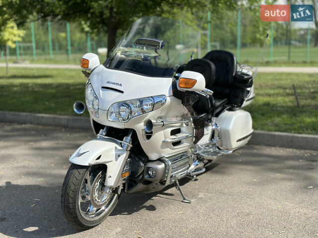Белый Хонда GL 1800 Gold Wing, объемом двигателя 1.8 л и пробегом 25 тыс. км за 11000 $, фото 1 на Automoto.ua