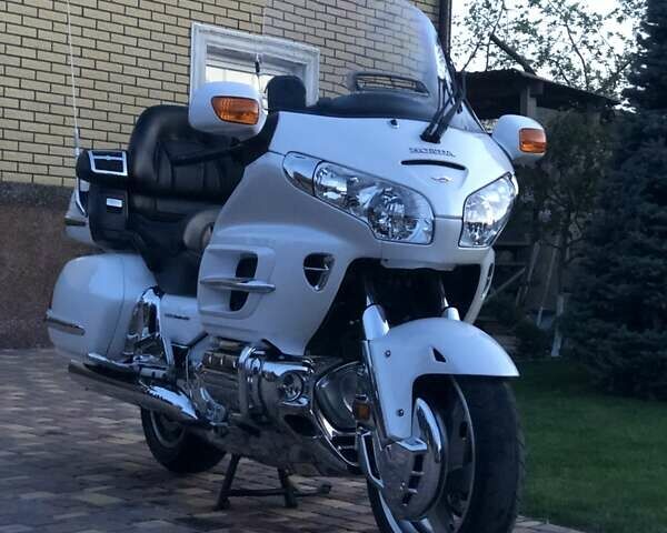 Белый Хонда GL 1800 Gold Wing, объемом двигателя 0 л и пробегом 42 тыс. км за 14200 $, фото 1 на Automoto.ua